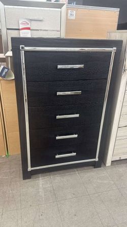 Ashley kaydell chest of drawers - display item discount