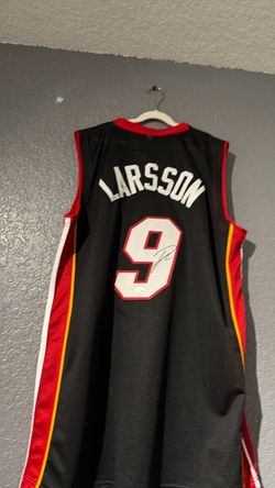 Signed pelle larson jersey