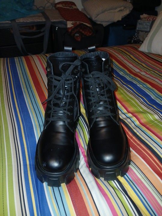 Womans Boots 9.5 Eu.41