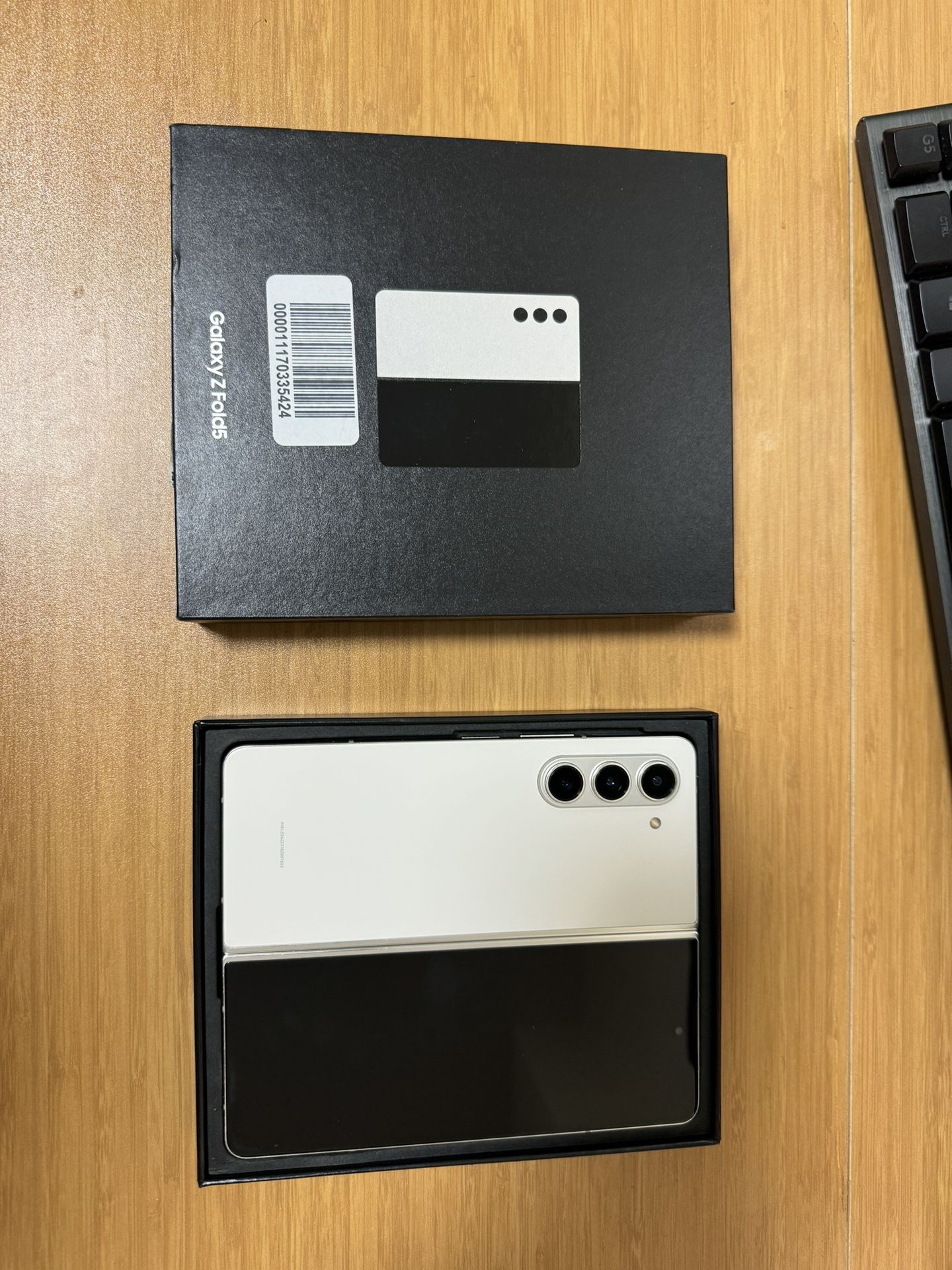 Samsung Z Fold 5 512g(unlocked) Silver/white
