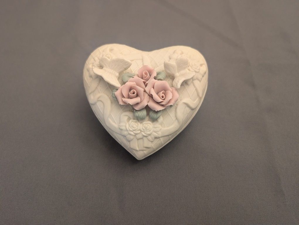 Decorative Heart-Shaped Porcelain Box