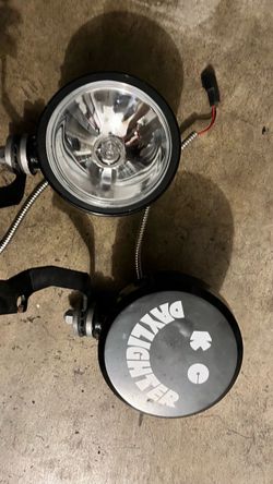 2 DaylightKC HiLiTES With Bulbs