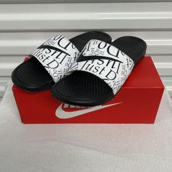 NIKE SLIDES