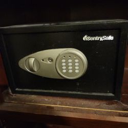 Safe Very Little Use Both Keys/Digital LOCK