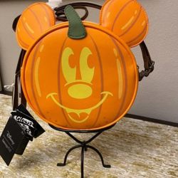 NWT Glow In The Dark Mickey Mouse Pumpkin Loungefly Crossbody Bag