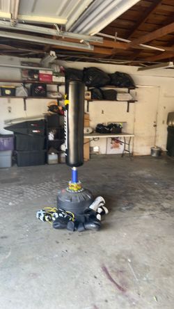 Kick Boxing unit with gear