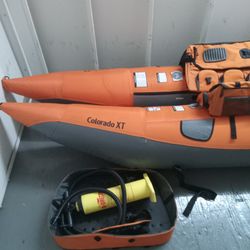 XT Colorado  Pontoons