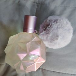 Ariana Grande Perfume 
