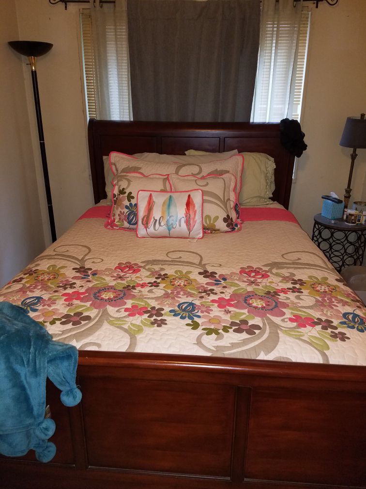 Queen size sleigh bed frame