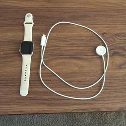 BARELY USED Apple Watch SE (2nd Gen)