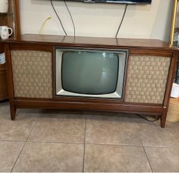 Vintage sears mid century MCM Console TV, radio and record player in Wood Cabinet
