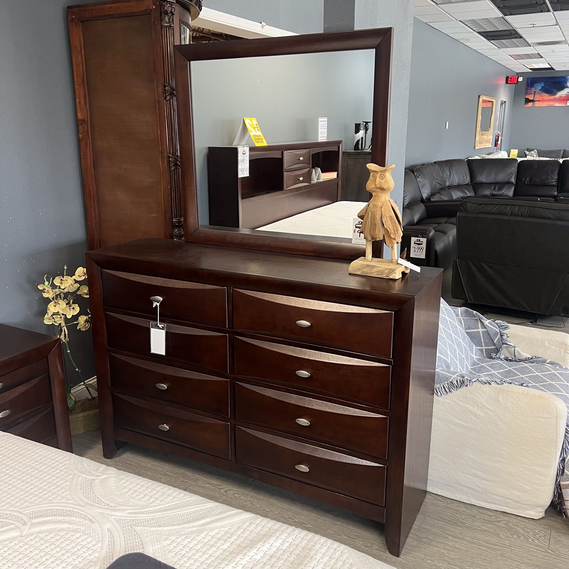 Merlot Eight Drawer Dresser - Emily USB