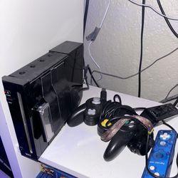 Modded Nintendo Wii With GameCube Controller 