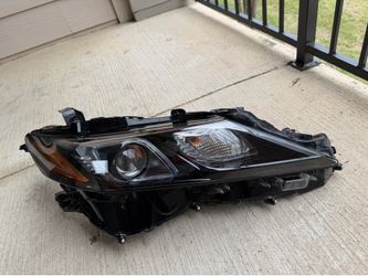 “Fits 2022-2024 Toyota Camry SE  models. Genuine OEM Toyota headlight.”