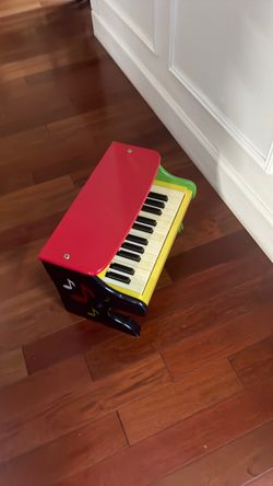 Melissa & Doug Learning to Play Piano.