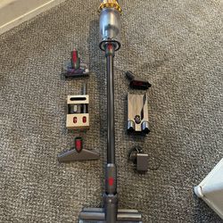 Dyson V15 Extra Vacuum + ALL Attachments
