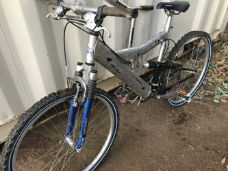 Pacific 5500 mountain bike and Razor scooter for Sale in Valley Center CA OfferUp