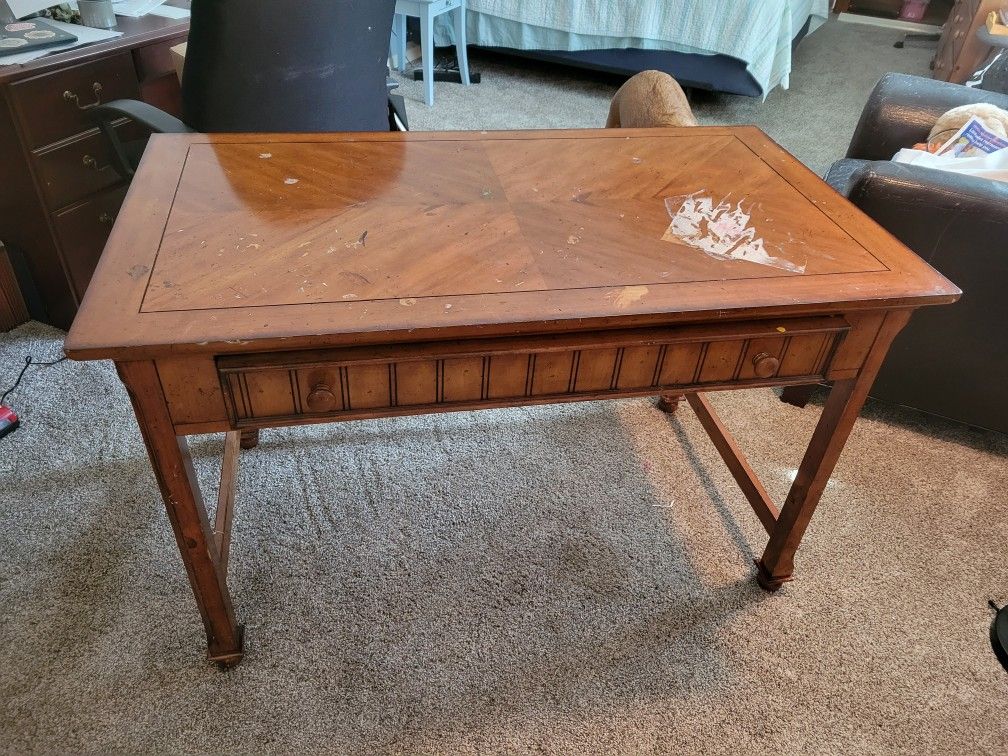 Desk With Hutch