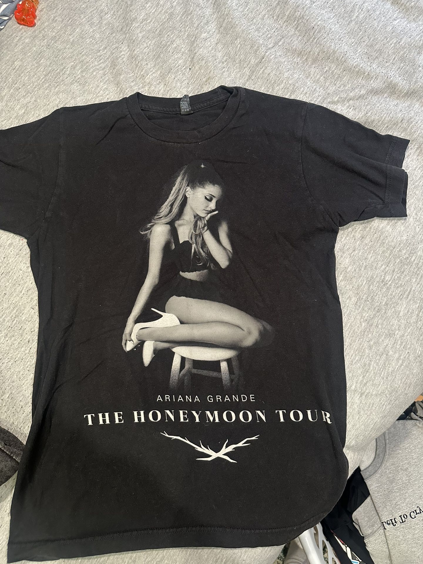 Honeymoon Tour Ariana Grande 2015