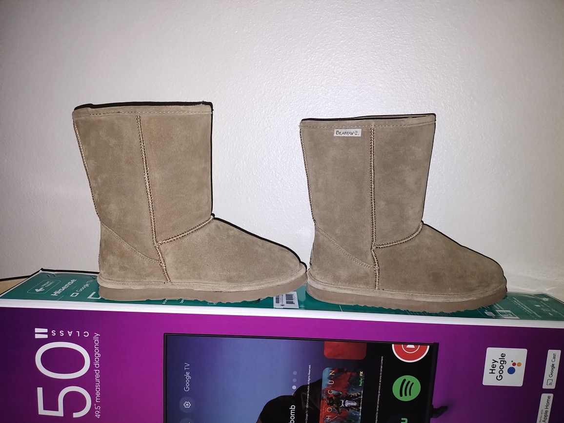Women's Bearpaw Snow Boots Size 8 /9
