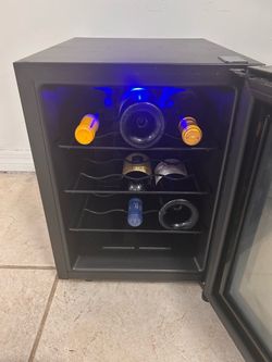 NewAir Wine Cooler / 9-12 bottles  Excellent Condition