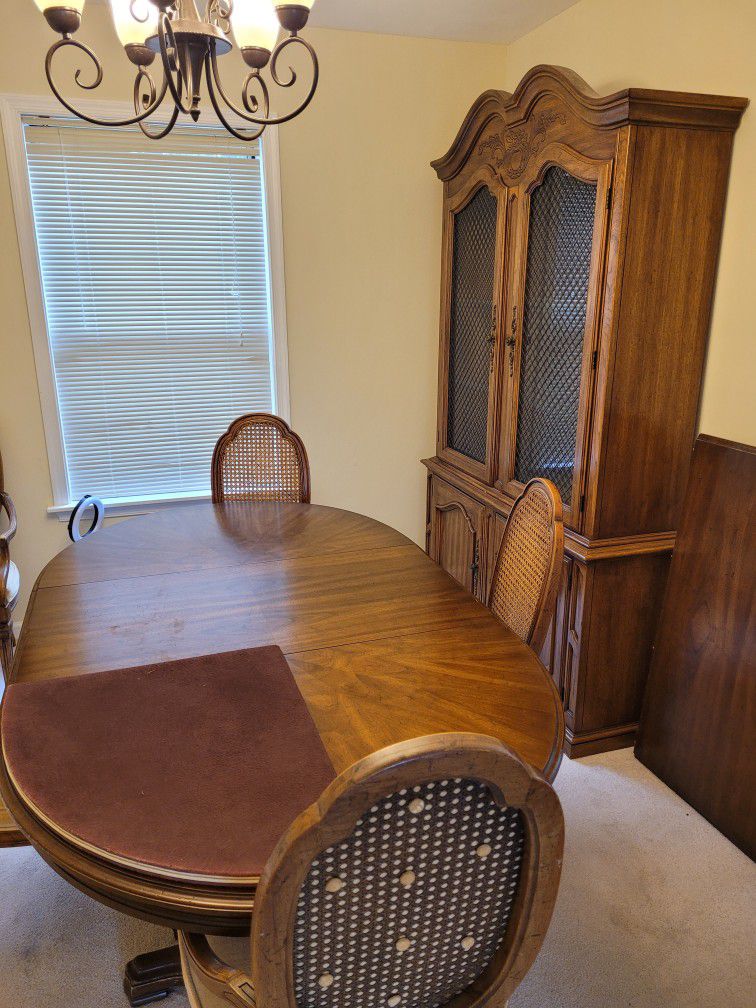 Gorgeous Dining Set and China Cabinet 