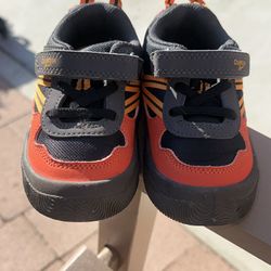 OshKosh Toddler Tennis shoes
