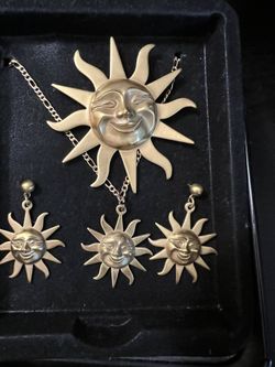 SET OF JEWELRY 