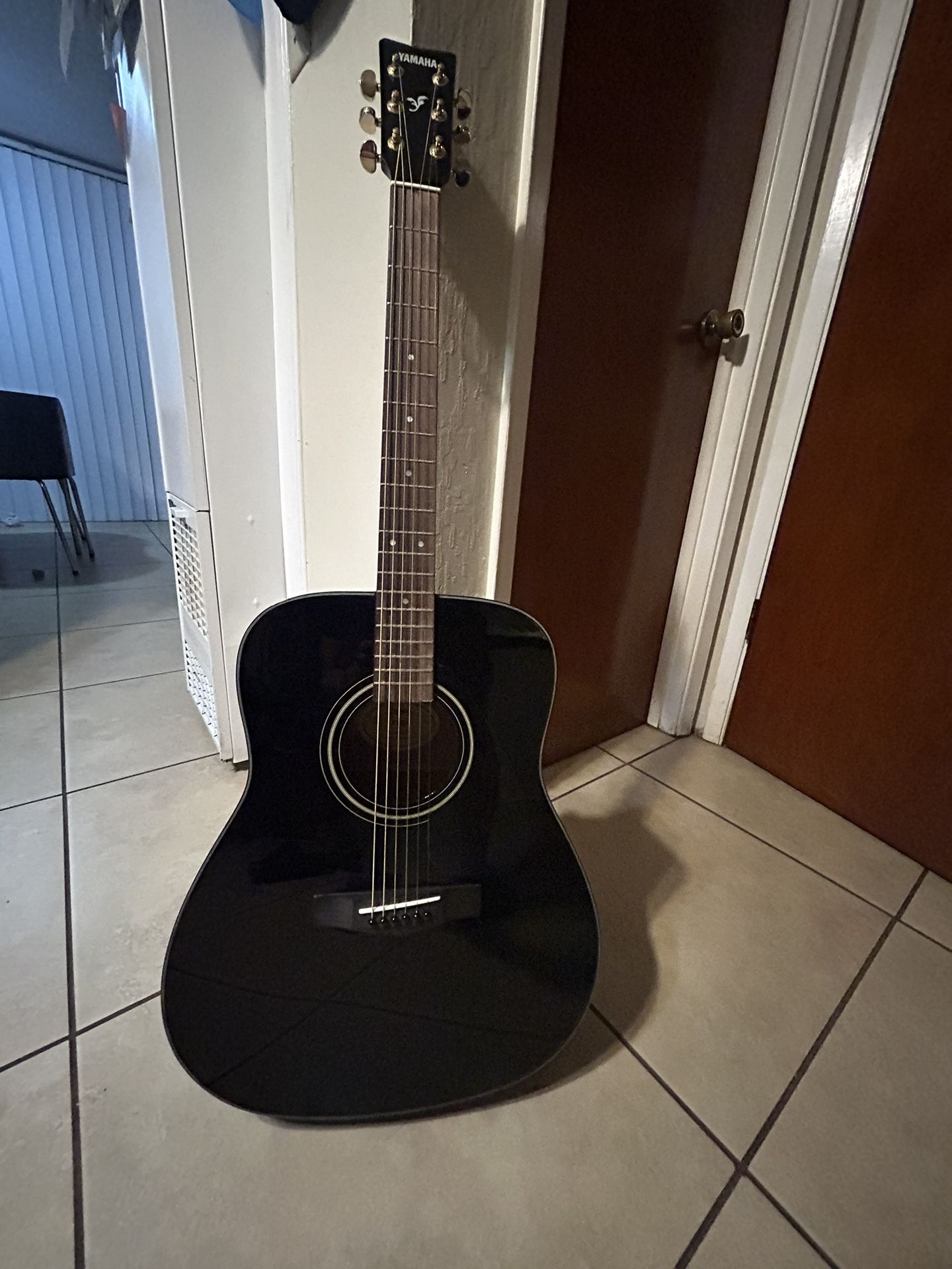 Yamaha Acoustic Guitar Black F335