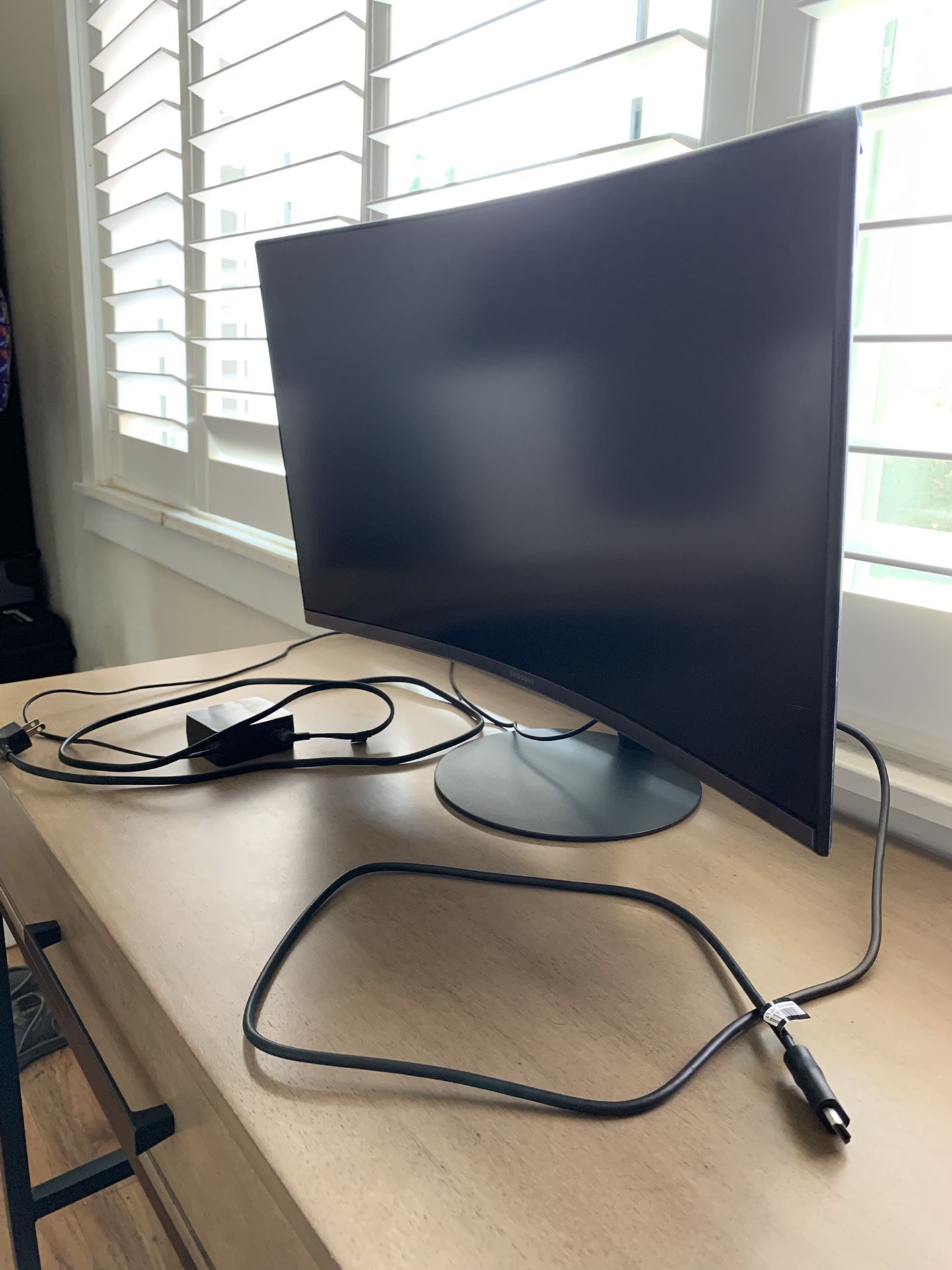 Samsung 27’ Curved Monitor