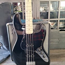 Squier Vintage Modified 77 Jazz bass