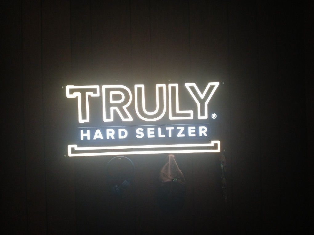 L e d bar sign