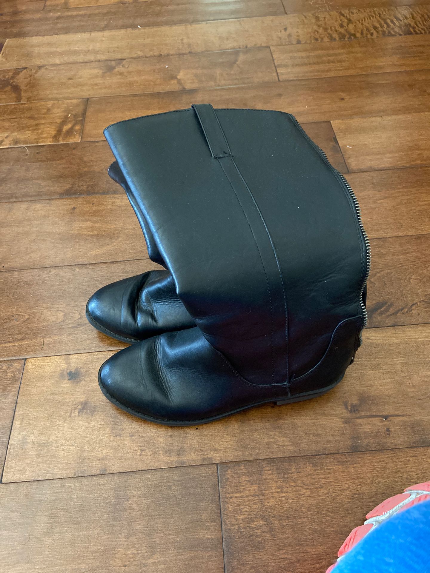 Cat and Jack black boots size 4