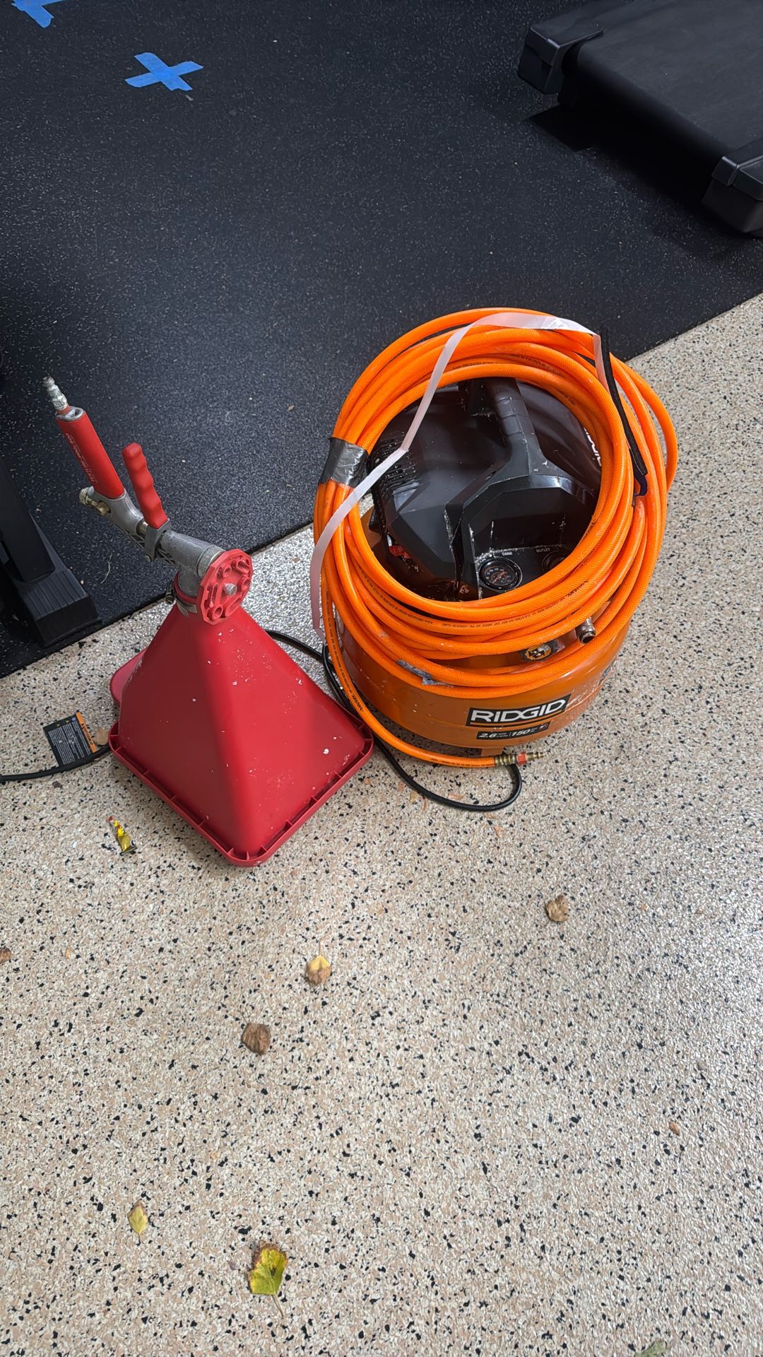 Air Compresor With Hopper Spray Gun.