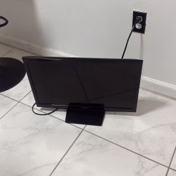 3 Monitores For Sale  