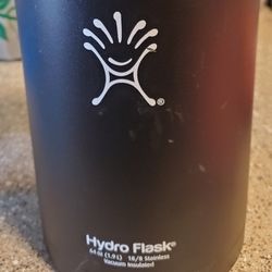Black 64 Oz Hydro Flask With Lid