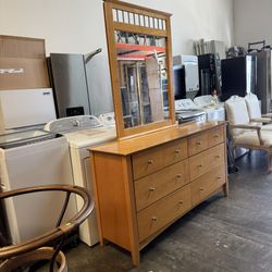 Coaster Furniture 8 Drawer Mirror Dresser 