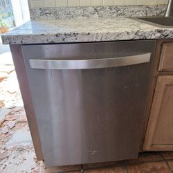 Whirlpool 24-in Top Control Built-in Dishwasher ( Fingerprint Resistant Stainless Steel )