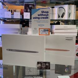 MacBook Air 13” M1 CPU/8GB RAM/256GB SSD Silver Or Rose Gold 