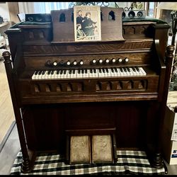 Estey Pump Organ
