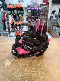 Atomic small women’s snowboard bindings certified with warranty located at Sin city snowboards