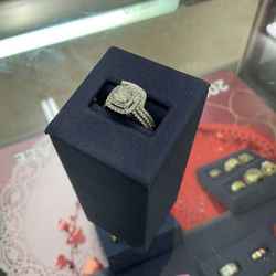 14k Solitaire Lady’s Ring
