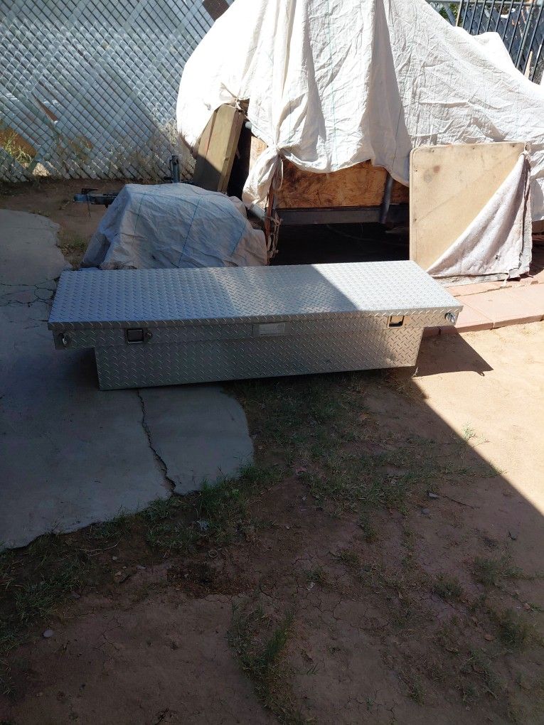 TRUCK TOOL BOX