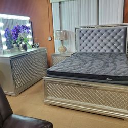 4pc Queen Bedroom Set