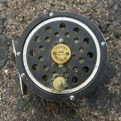 Vintage  Pflueger Medalist fly fishing reel
