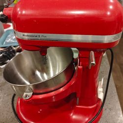 KitchenAid 6 Quart Bowl-Lift Stand Mixer with Attachments
