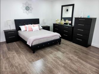 Black Bedroom Set with Bed, Dresser, Chest and two nightstand