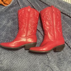 red boots 