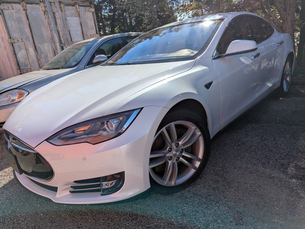 2014 Tesla Model S