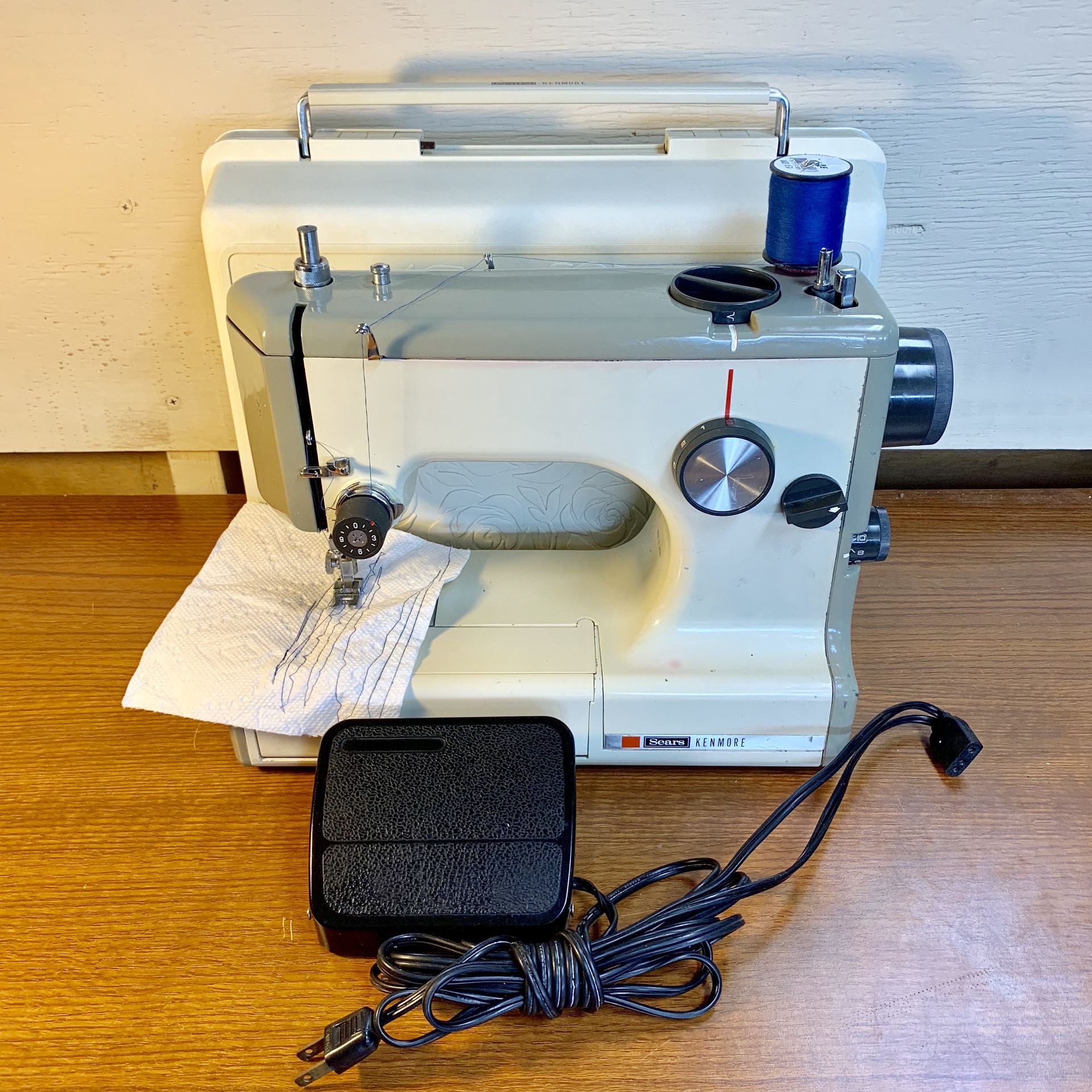 SEARS KENMORE 1040 SEWING MACHINE (Model 15810400) for Sale in